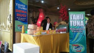 Stand penjualan produk aneka olahan tuna